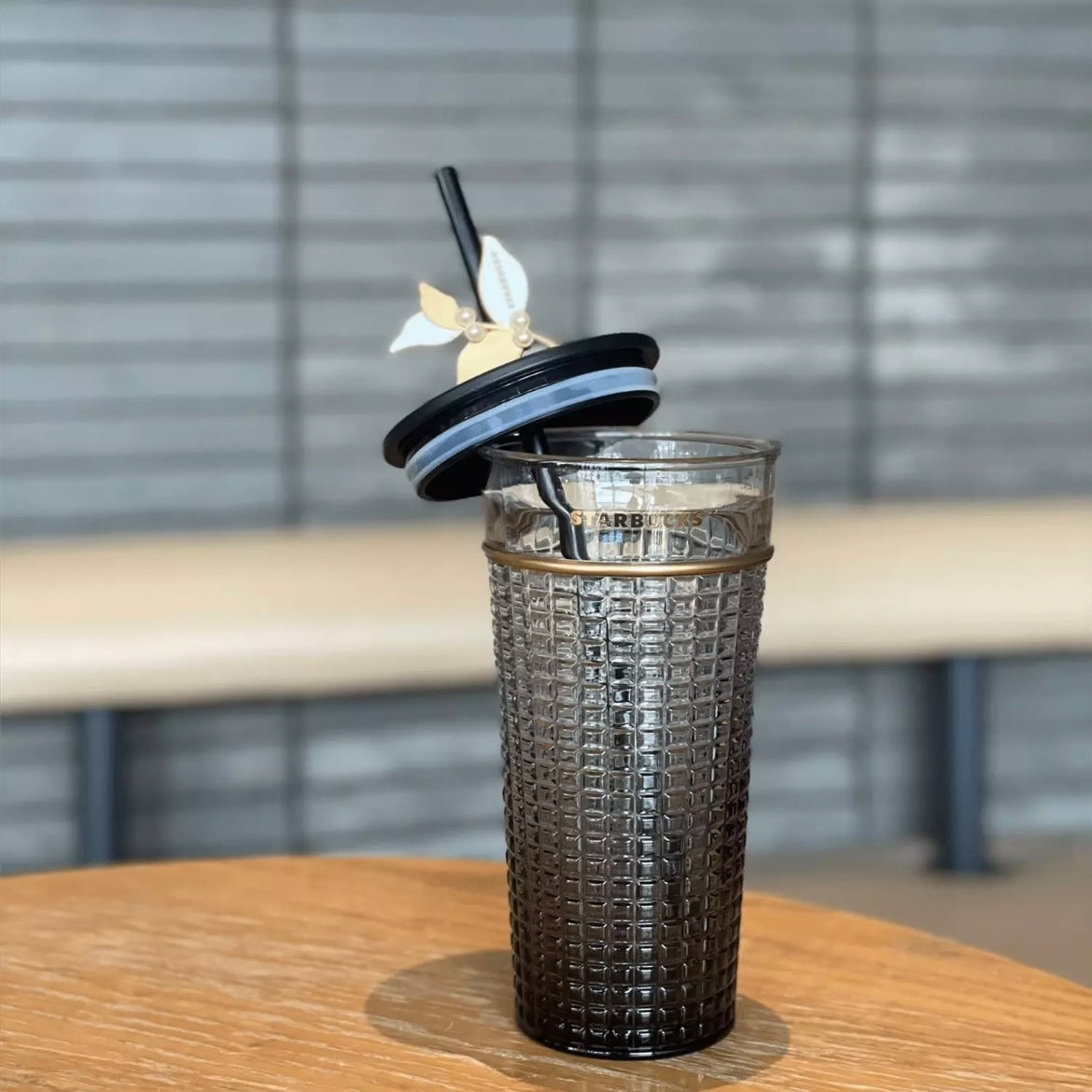 Starbucks China 20oz Black Gold Glass Cold Cup (leaf straw topper included)